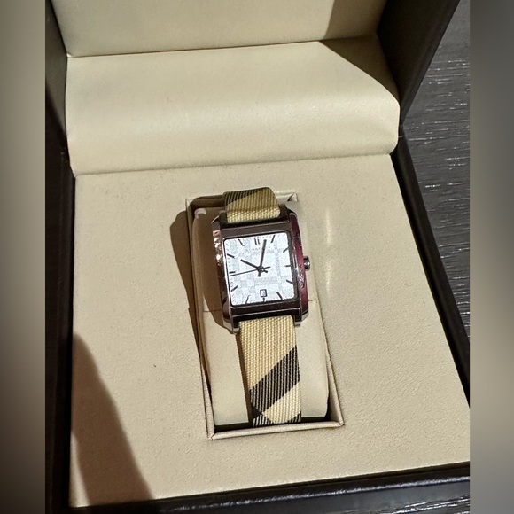 Burberry Ladies Watch - Picture 4 of 11